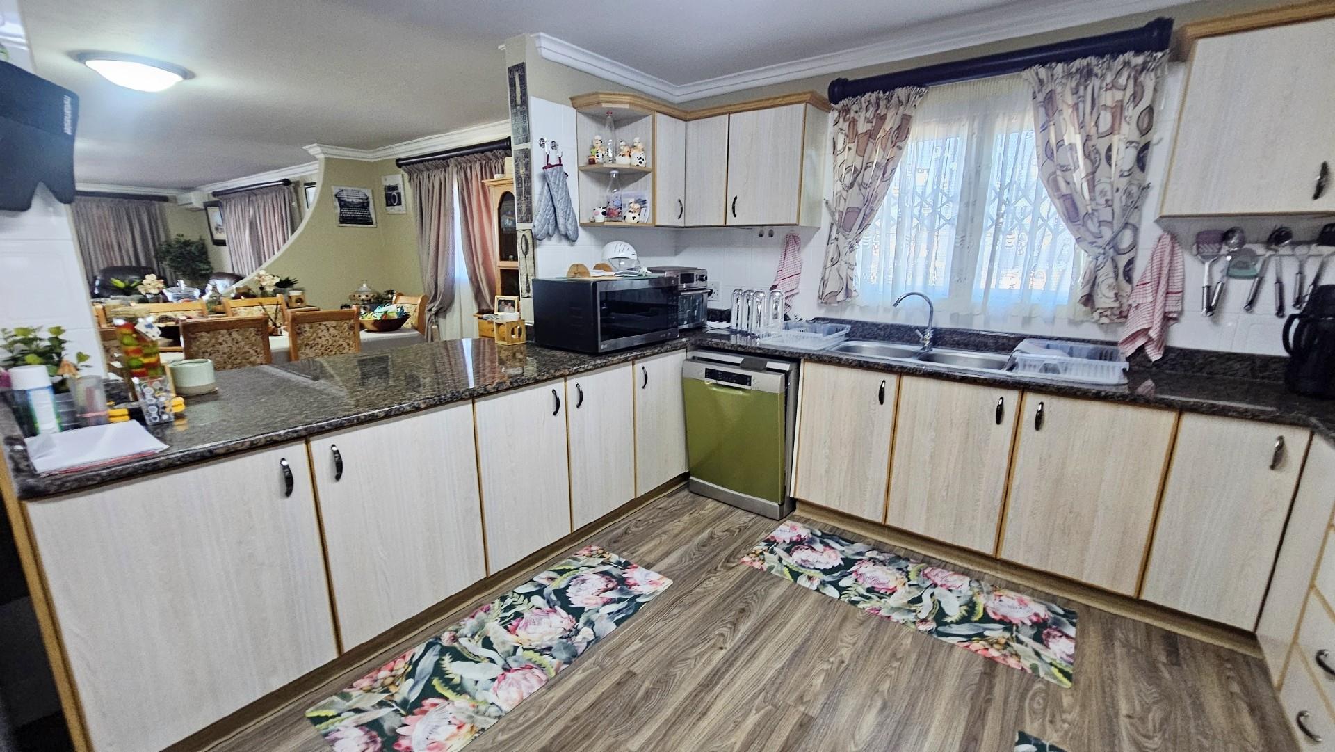 Spacious Apartment For Sale in Margate, KwaZulu Natal