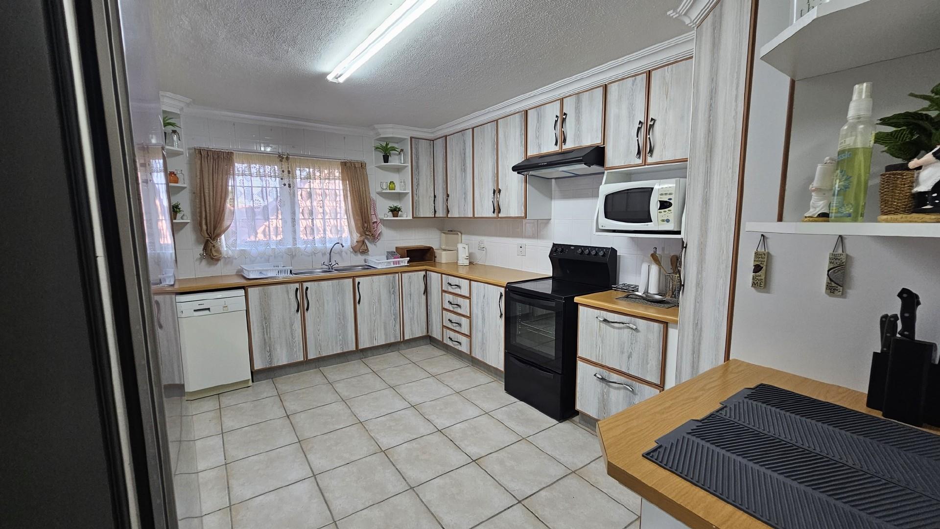 Apartment For Sale in Margate, KwaZulu Natal
