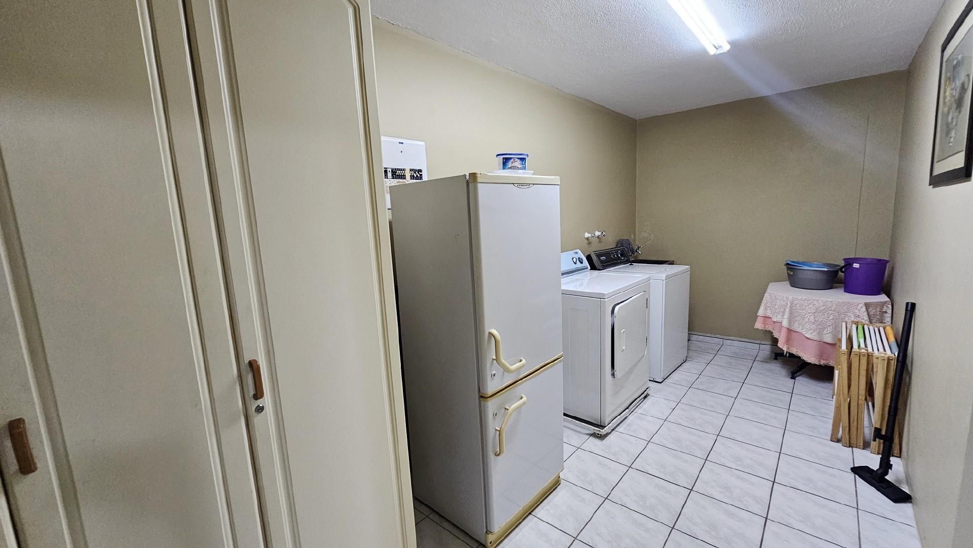 Spacious, fully furnished Apartment For Sale in Margate, KwaZulu Natal