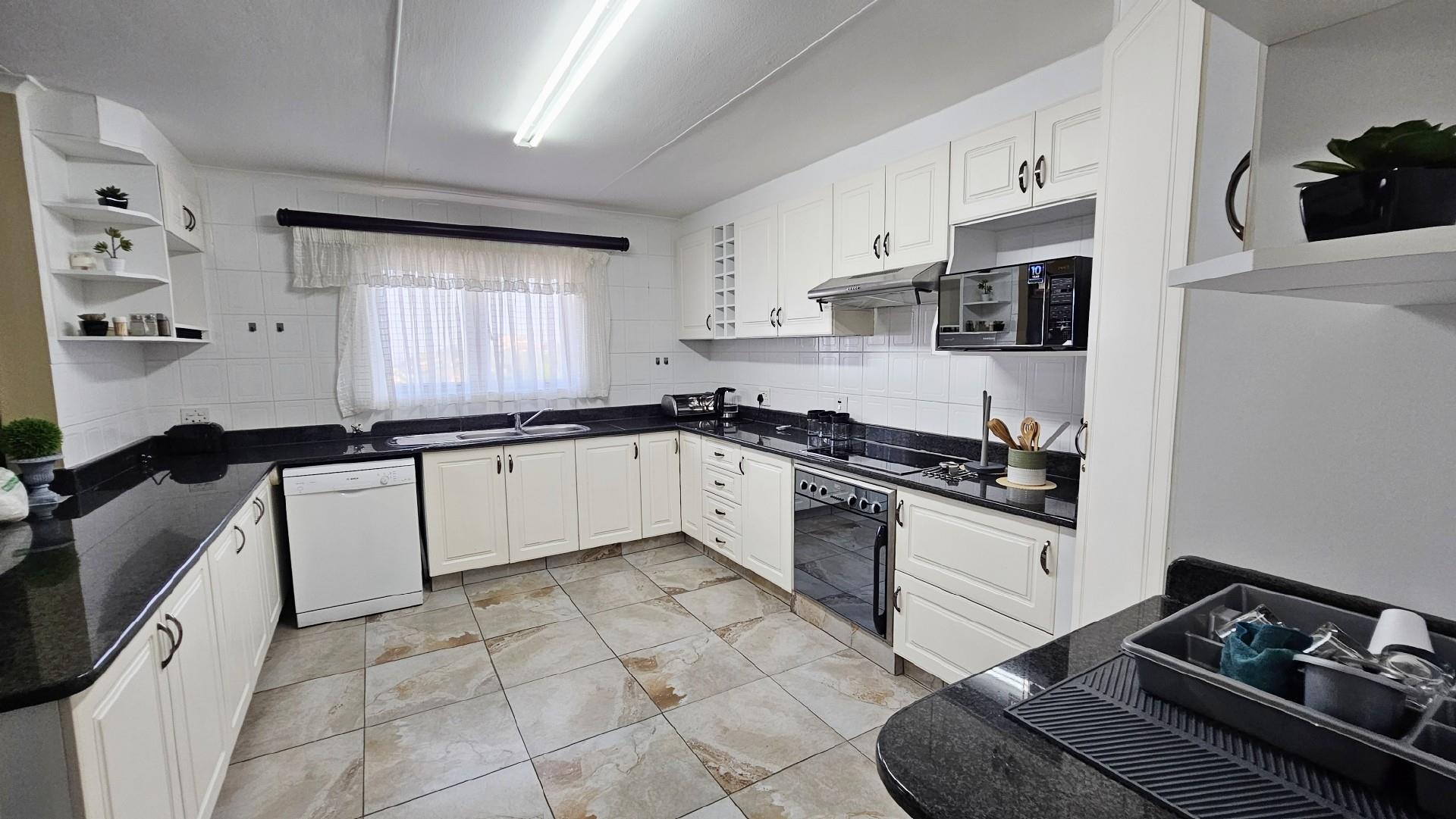 Very Spacious 4 bedroom Apartment with beautiful sea views, for sale in Margate, KwaZulu Natal