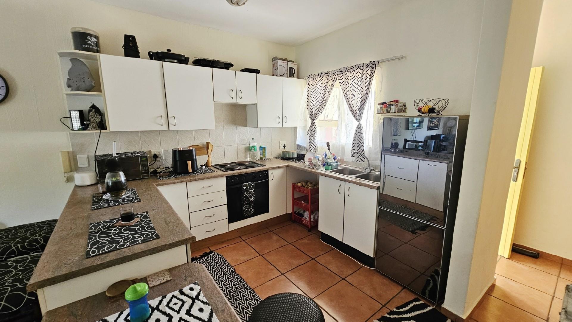 2 bedroom Apartment For Sale in Uvongo Beach, Margate, KwaZulu Natal