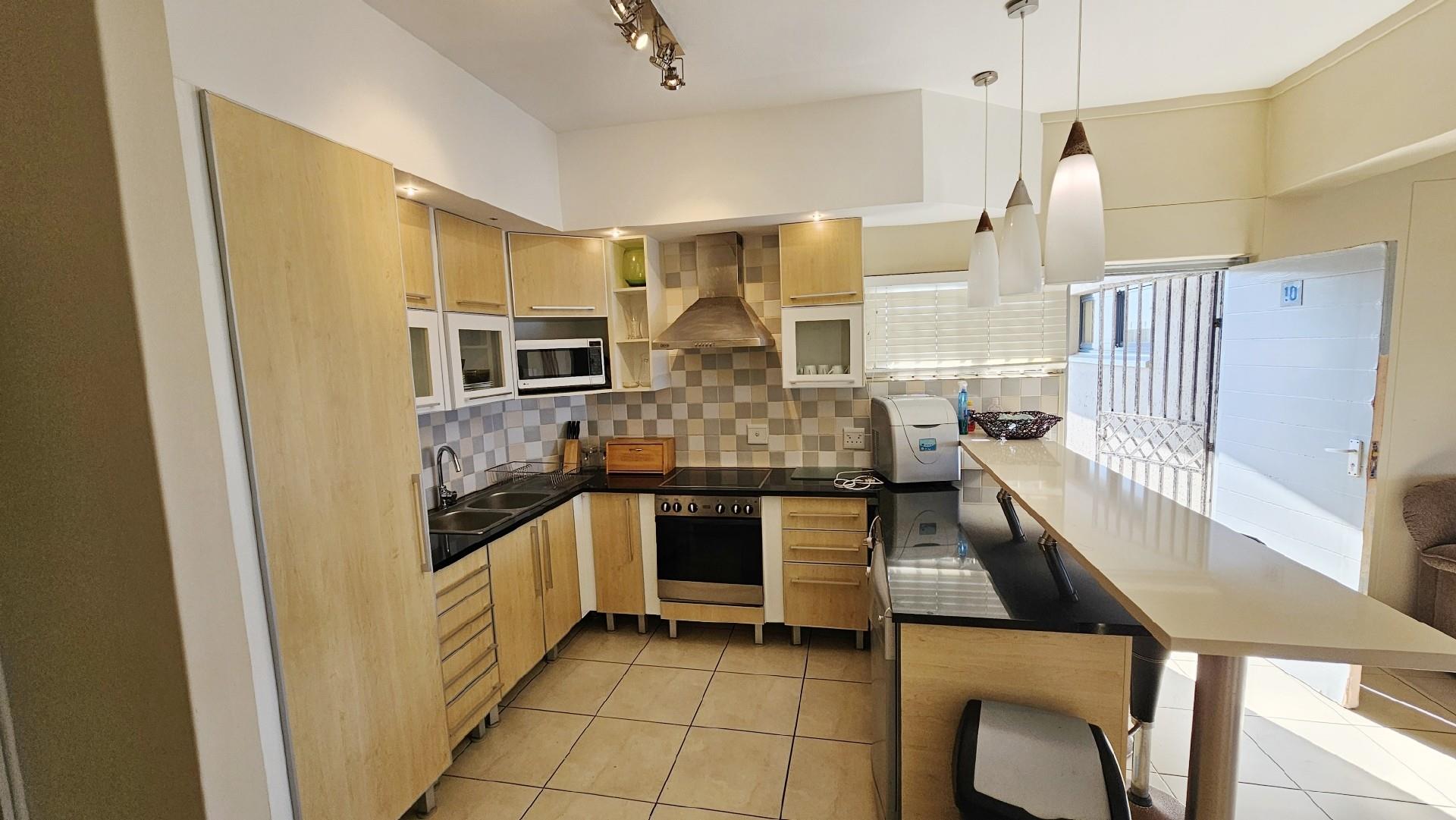 3 bedroom, 2 bathroom Beachfront Apartment For Sale in Margate, KwaZulu Natal