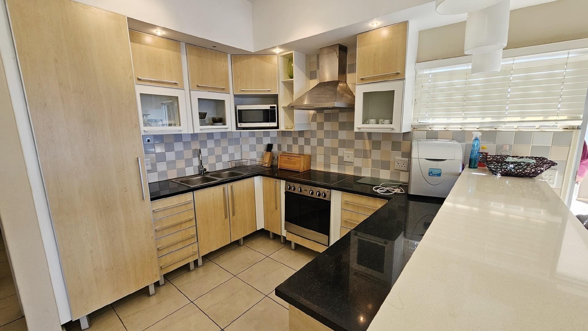 3 bedroom, 2 bathroom Beachfront Apartment For Sale in Margate, KwaZulu Natal