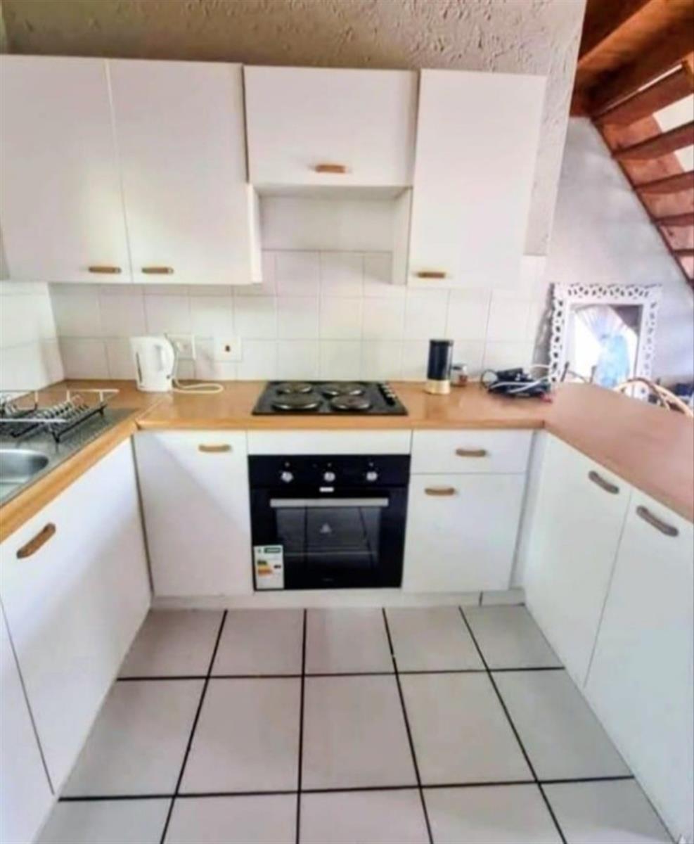Duplex For Sale in Constantia Kloof, Roodepoort