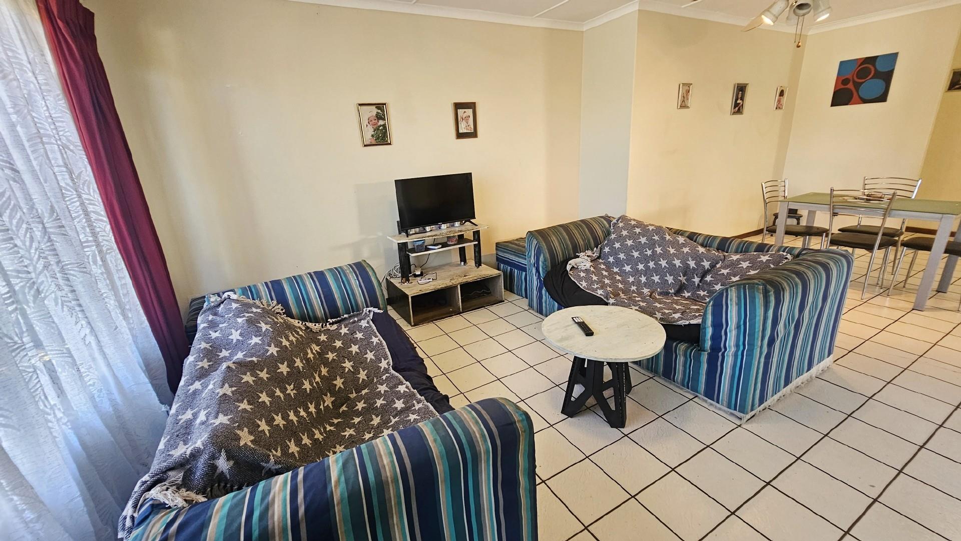 3 Bedroom Apartment For Sale in Margate, KwaZulu Natal