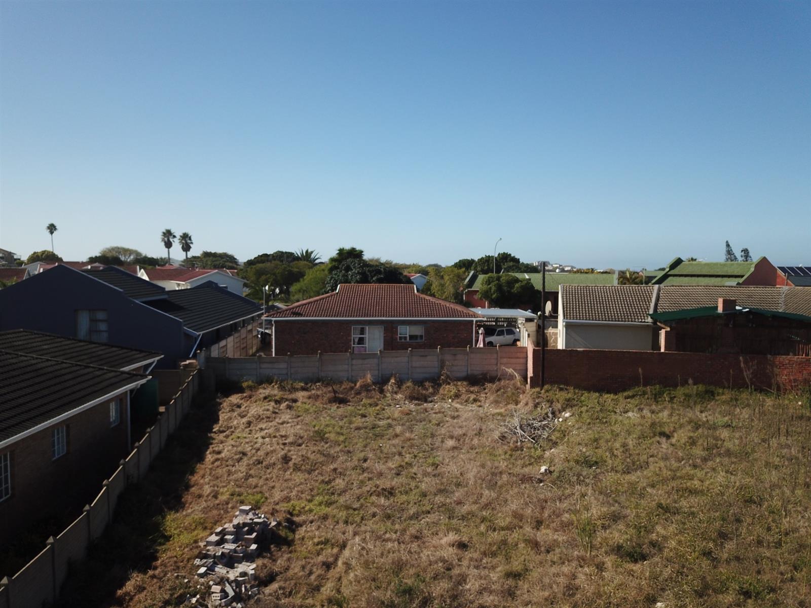 Affordable Coastal Opportunity - Level 306sqm Stand in Quiet Aston Bay
