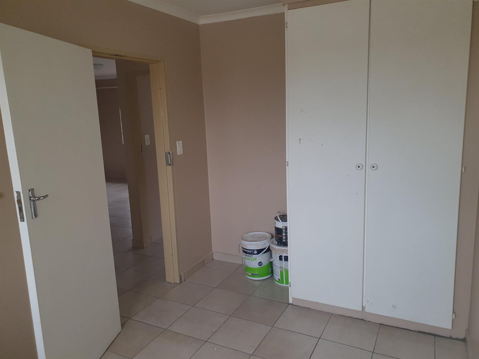 For sale no loadshedding area 2 bedroom 1 bathroom 1 covered parking in 24 h security complex