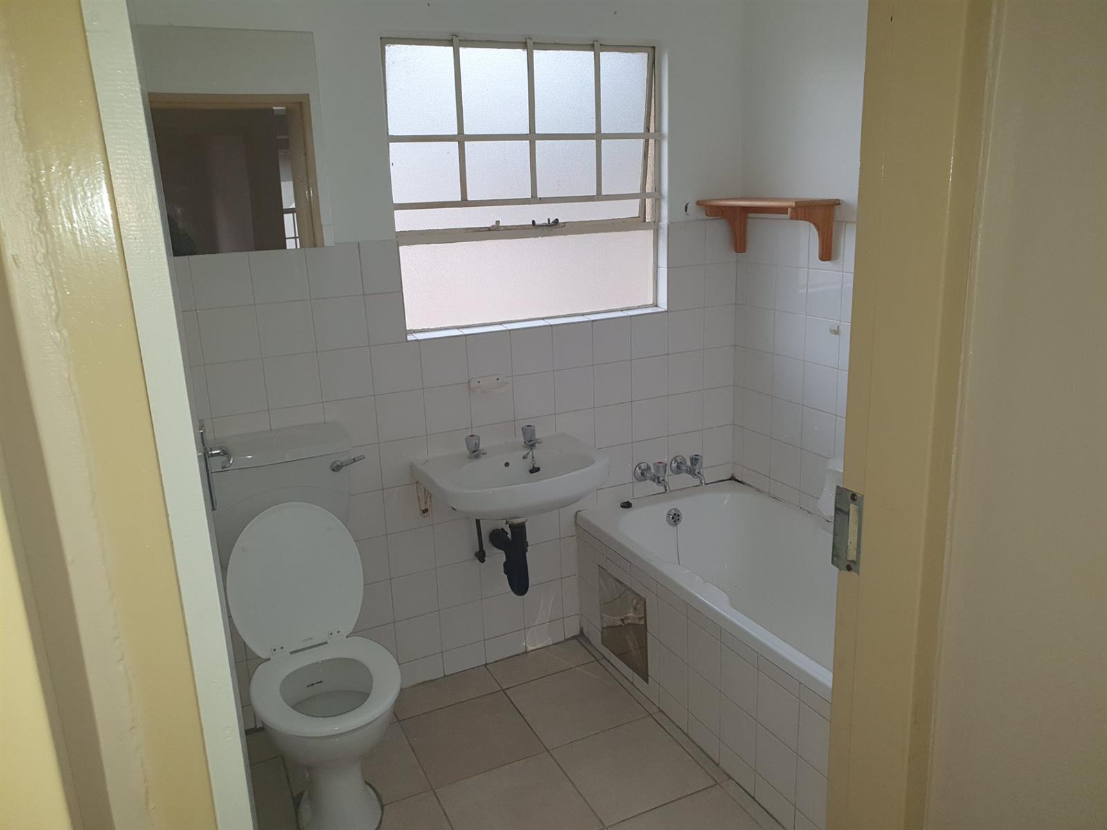 For sale no loadshedding area 2 bedroom 1 bathroom 1 covered parking in 24 h security complex