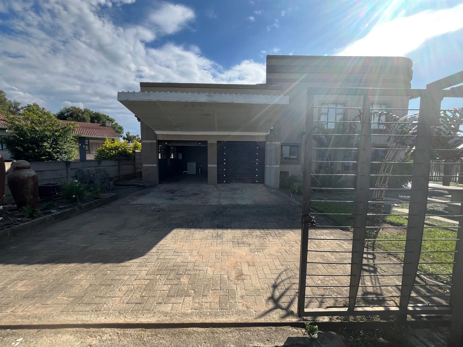 House for sale in Dundee, KwaZulu Natal, 1039 m²