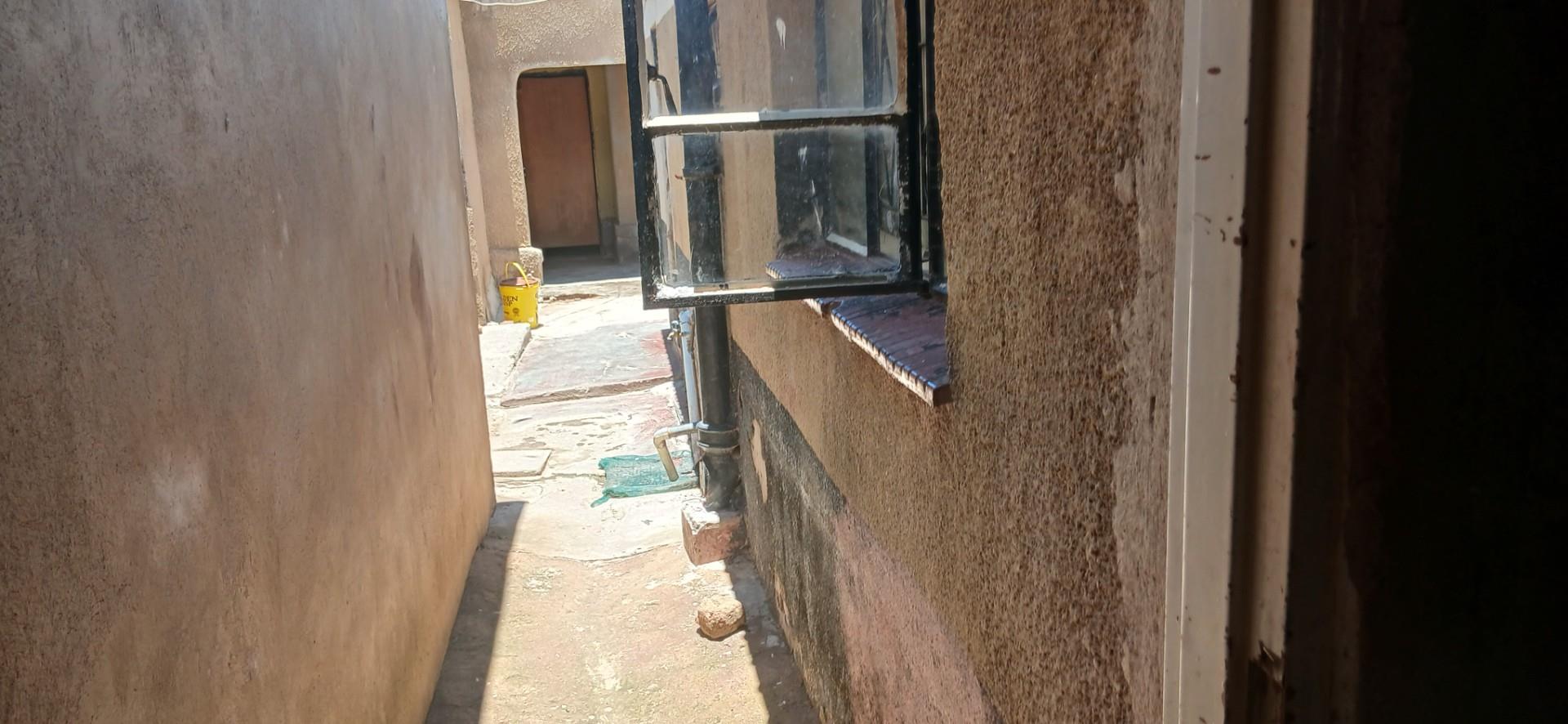 HOUSE FOR SALE SESHEGO ZONE 2 :NEWTOWN