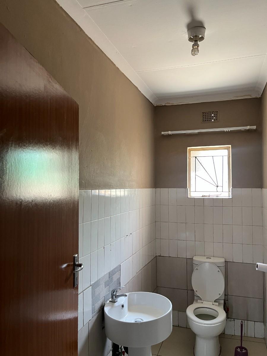 3 Bedroom House To Rent in Seshego-B