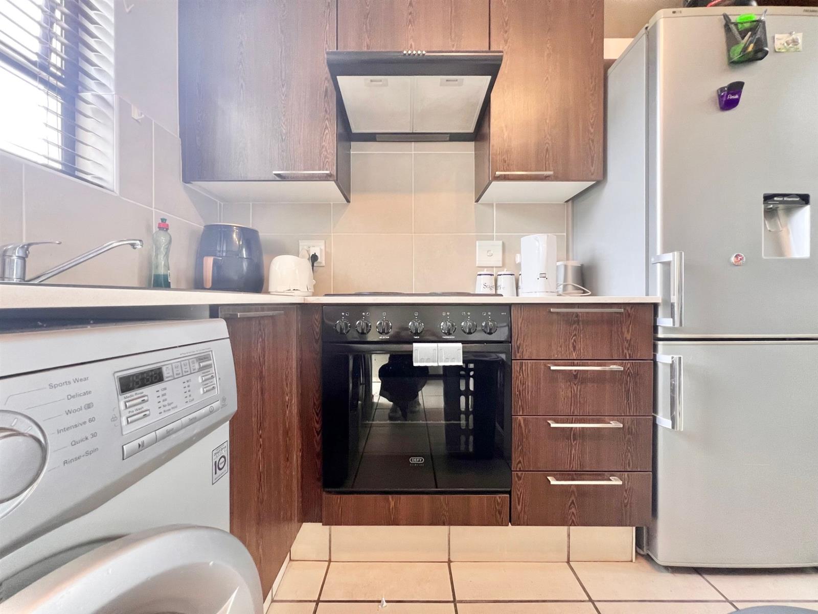 Apartment for rent in Bryanston, Sandton, 93 m²