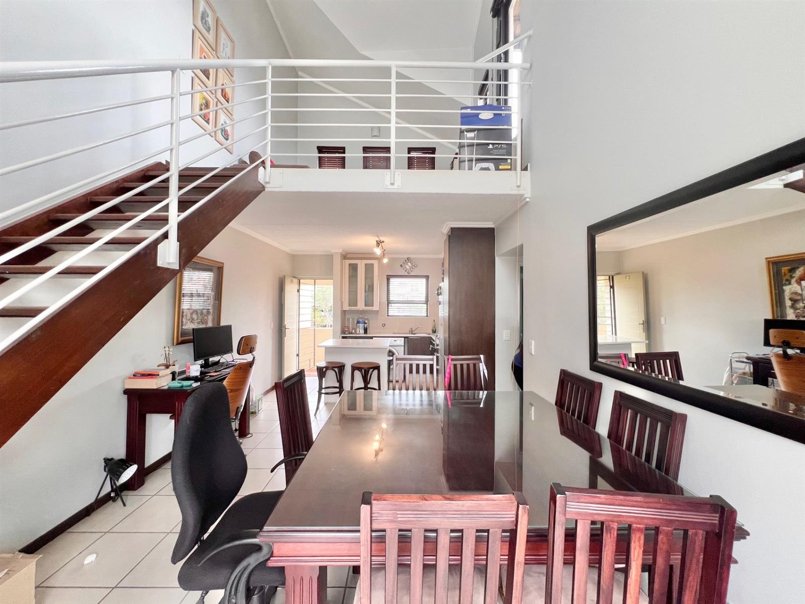 Apartment for rent in Bryanston, Sandton, 93 m²