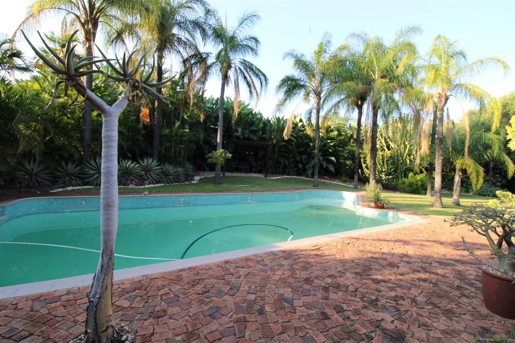 DOUBLE-STOREY THATCH-ROOF HOME IN CENTRAL BELA-BELA- 5 Bedrooms
