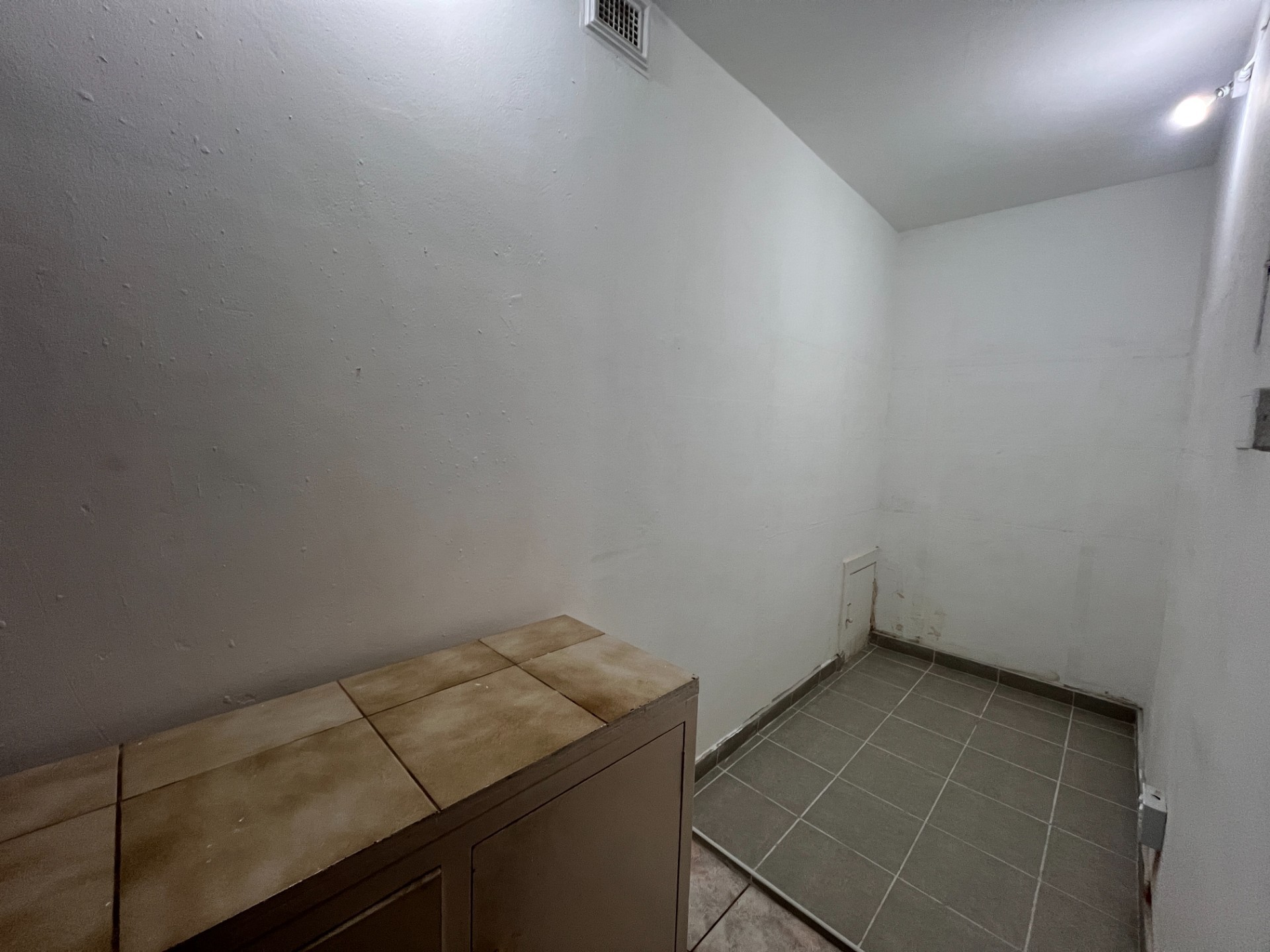 1 Bedroom Apartment To Rent in Umbilo, Durban, KwaZulu-Natal