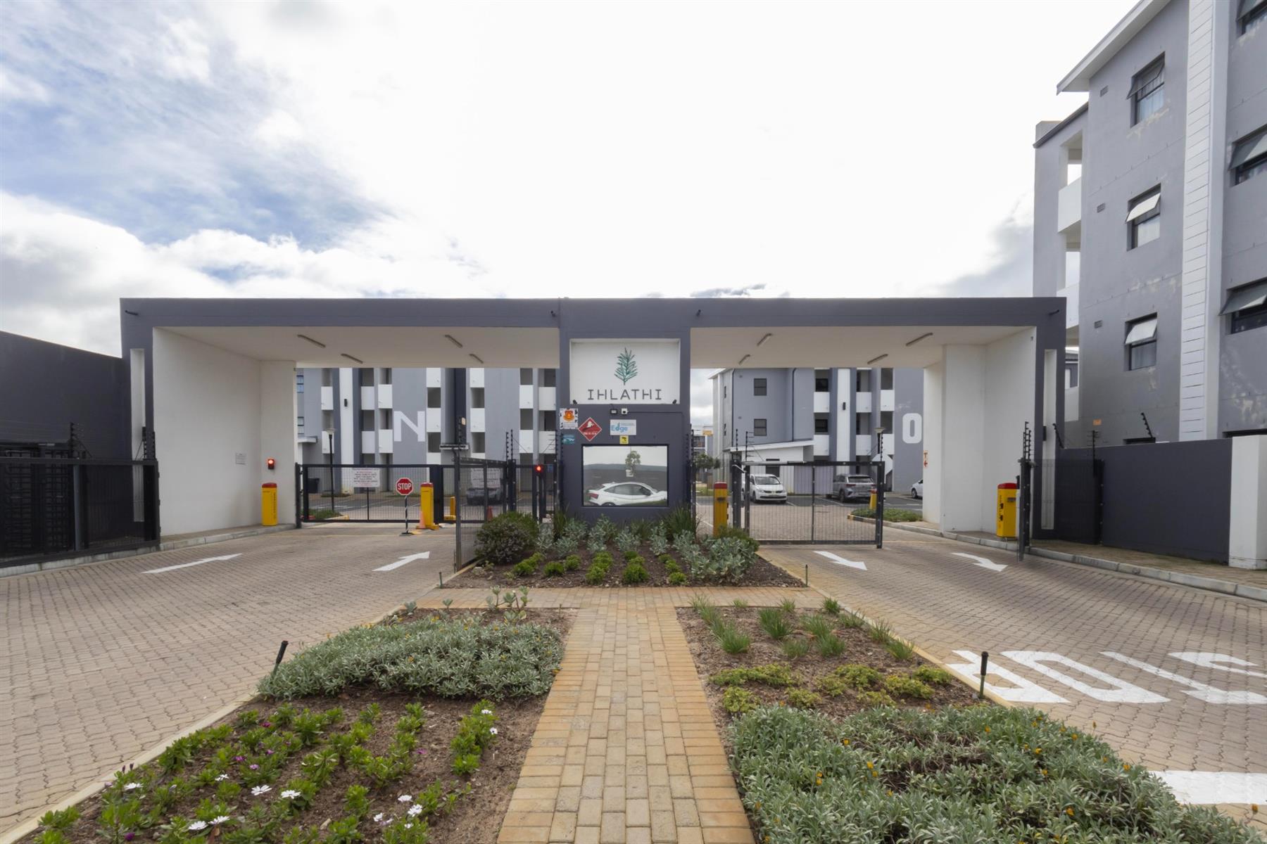 Secure, Spacious 2-Bed Ground Floor Apartment in Parklands, Blouberg