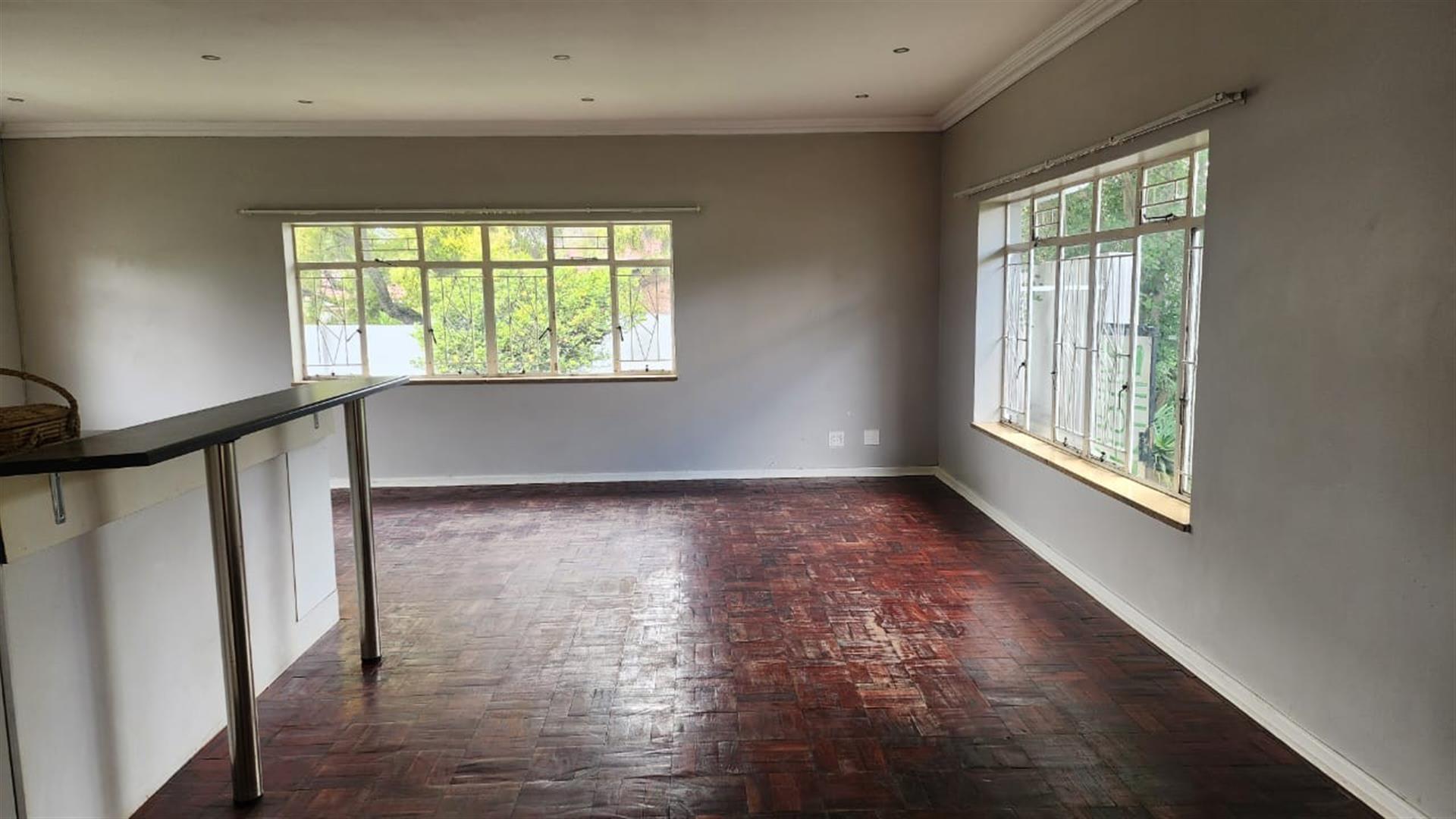 3 bedroom 2 bathroom House For Sale in Florida North, Roodepoort