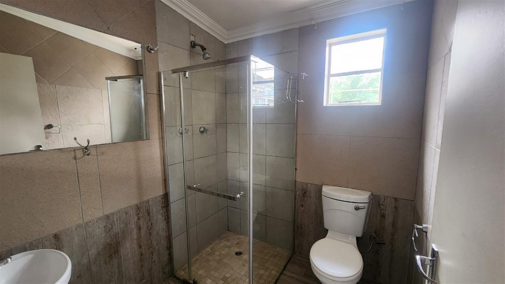 3 bedroom 2 bathroom House For Sale in Florida North, Roodepoort