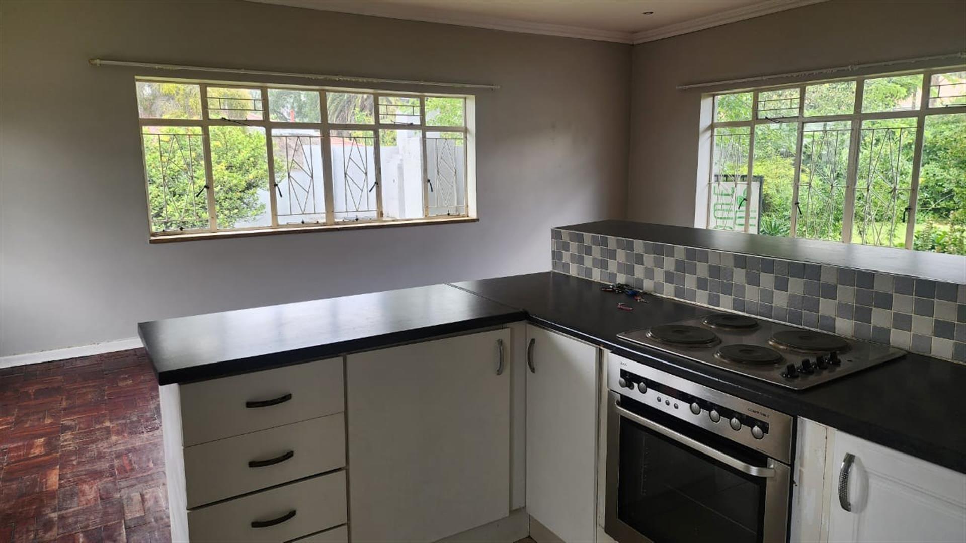 3 bedroom 2 bathroom House For Sale in Florida North, Roodepoort