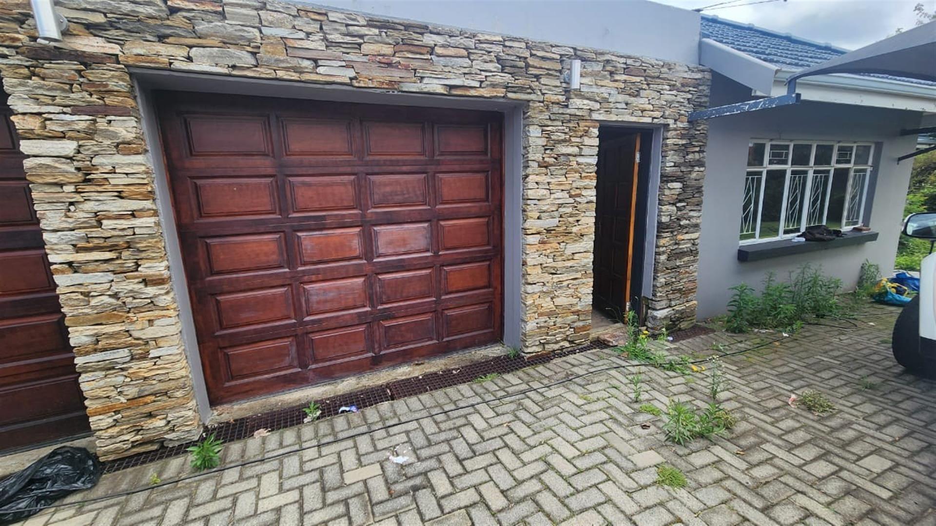3 bedroom 2 bathroom House For Sale in Florida North, Roodepoort