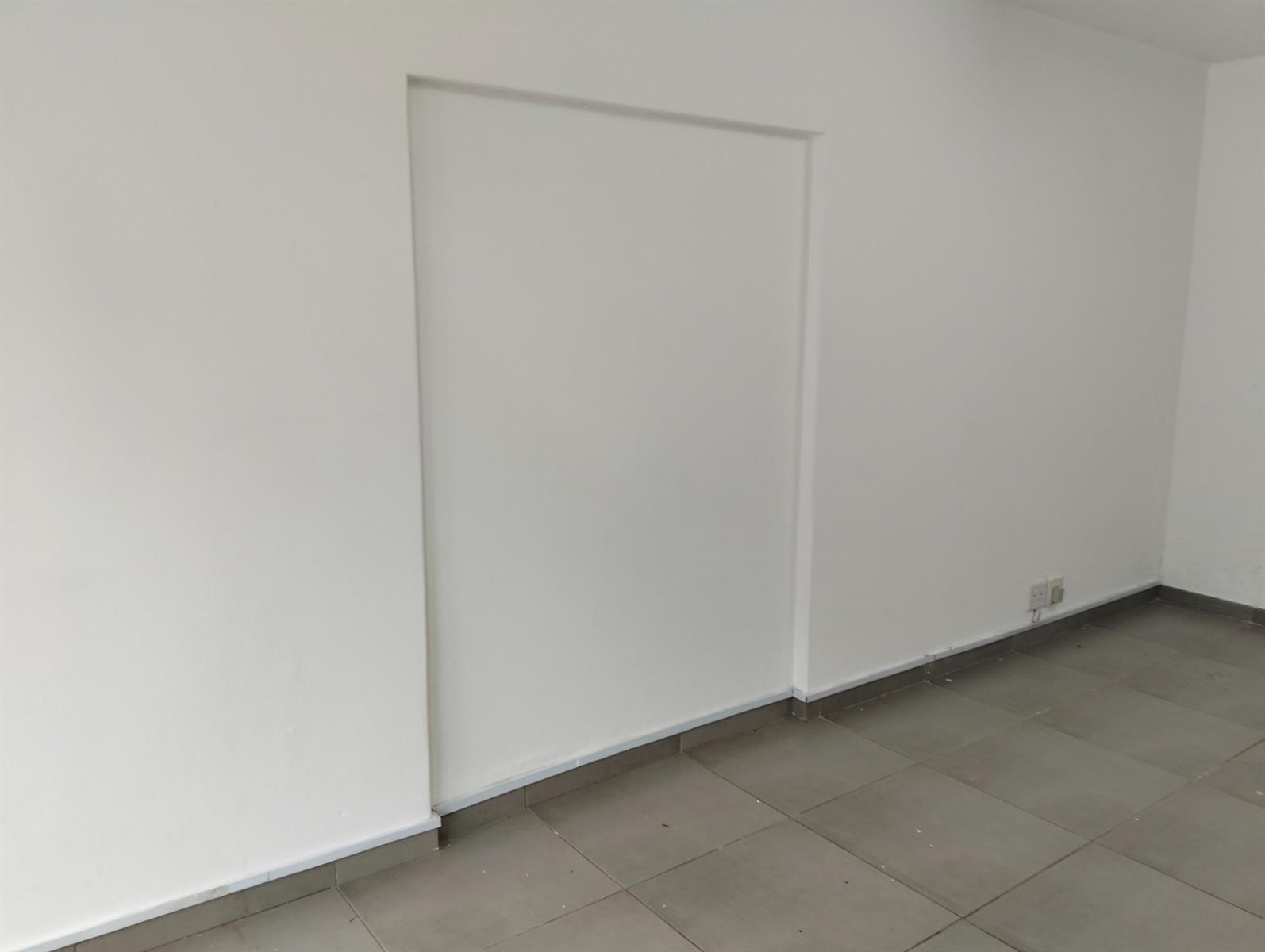 Shops to let at Oxford Hillcrest.