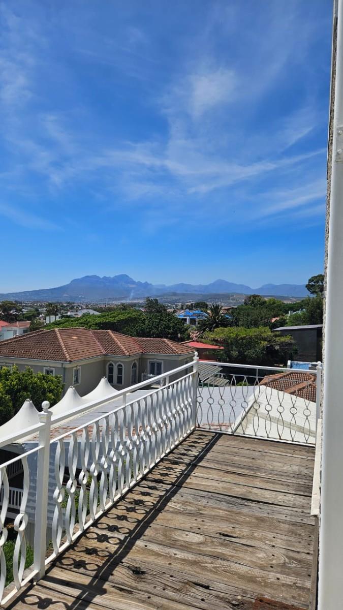 Jewel 11 Bedroom Guesthouse Overlooking Gordyn's bay - Amazing investment opportunity