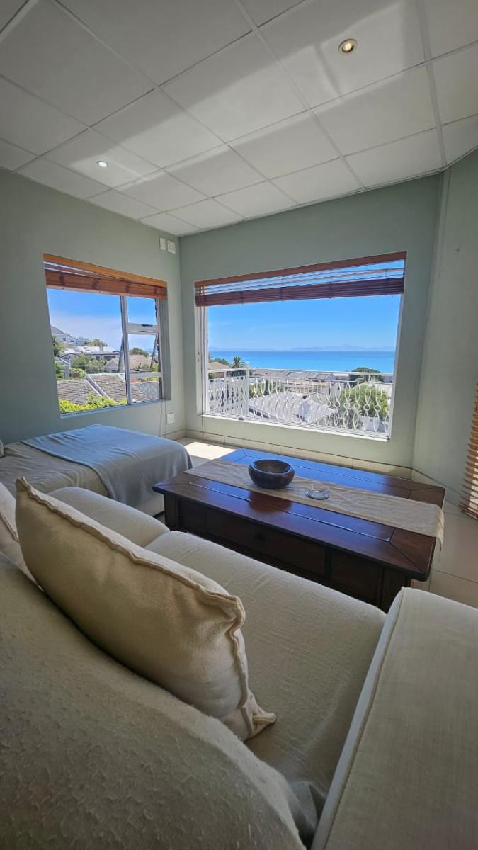 Jewel 11 Bedroom Guesthouse Overlooking Gordyn's bay - Amazing investment opportunity