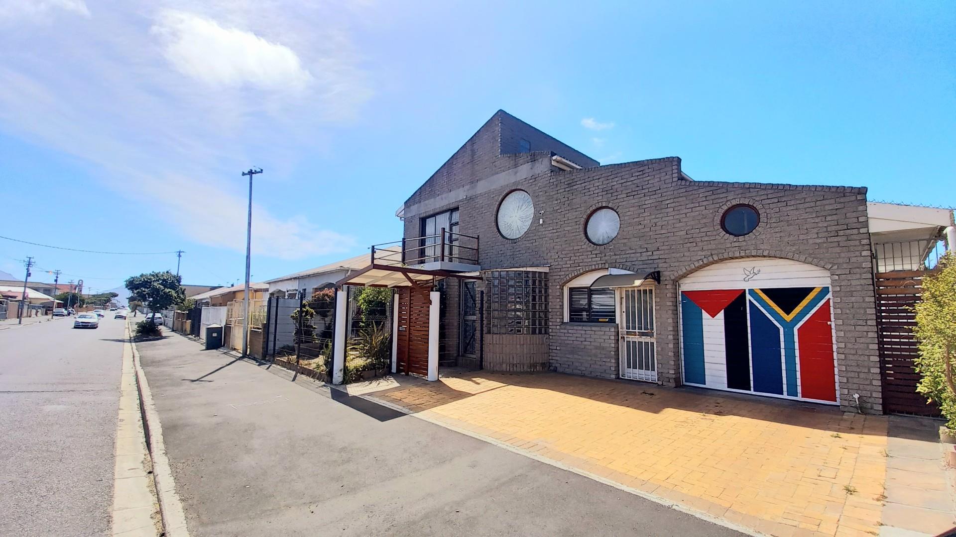 Amazing investment opportunity- House For Sale in Maitland, Cape Town
