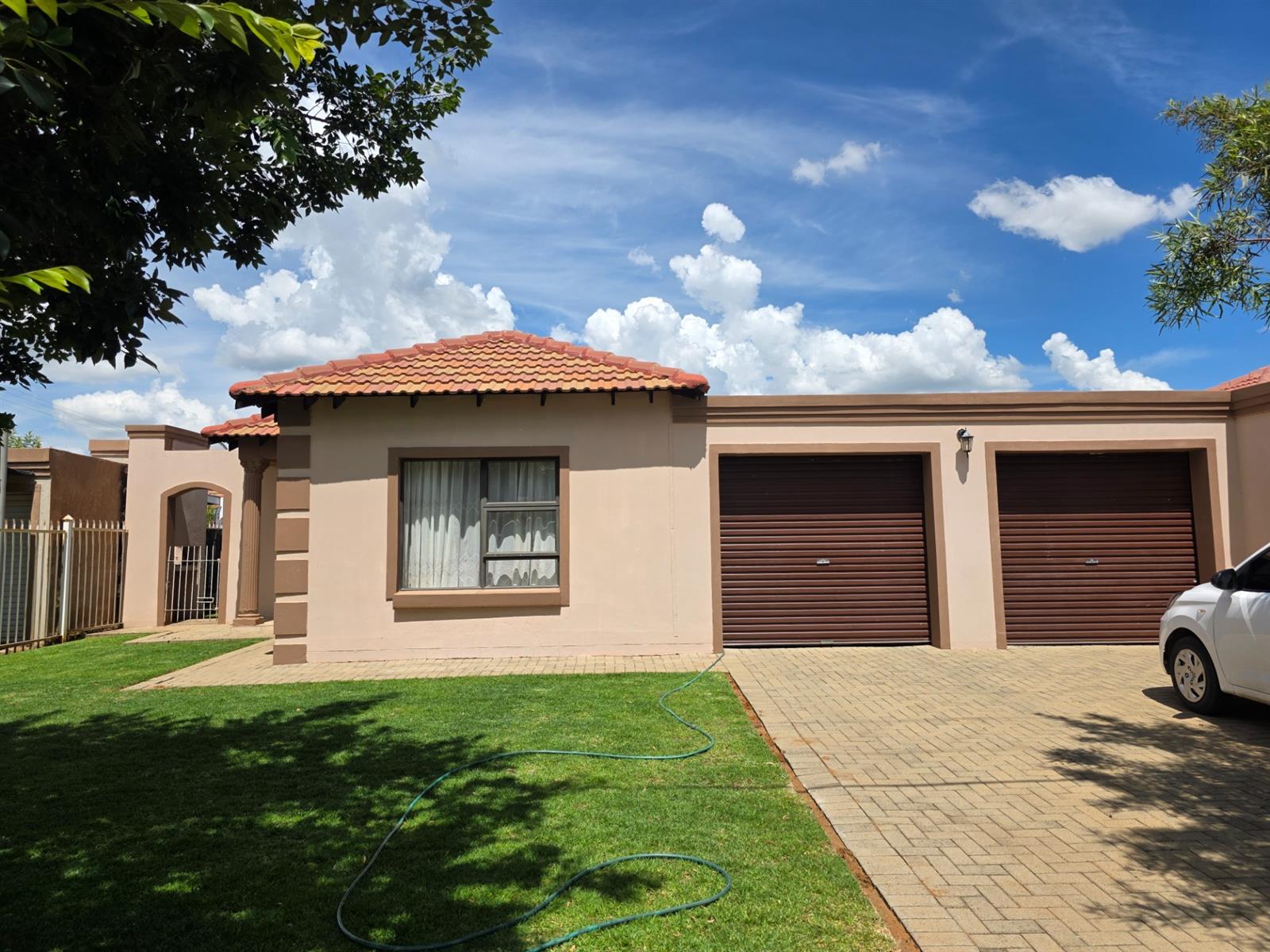 Neat 3 bedroom house for sale in Eden Park