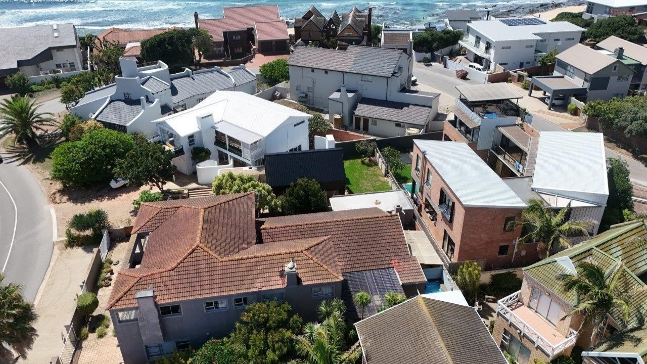 Spacious 4-Bedroom Home for Sale in Jeffreys Bay | Walk to Albatross Beach