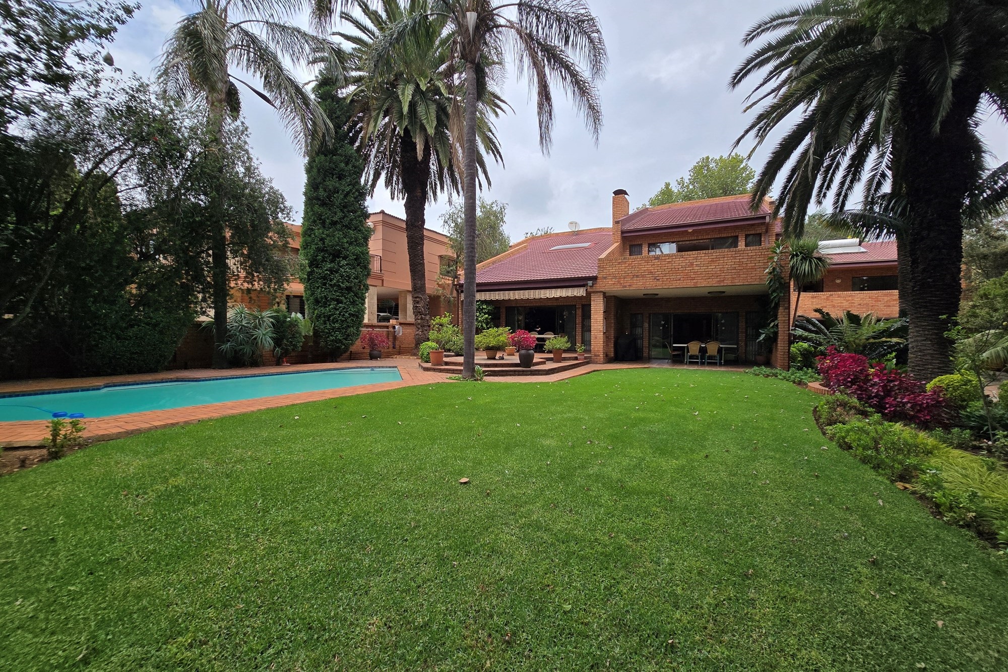 Timeless elegance, Double Story Home in a secure, exclusive boomed community