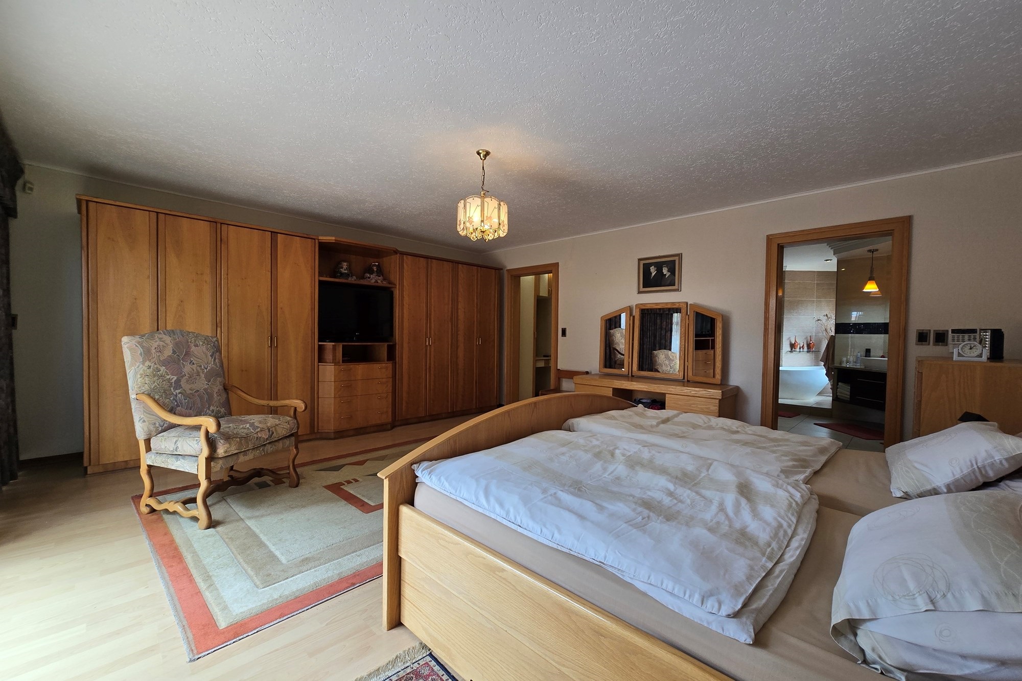Timeless elegance, Double Story Home in a secure, exclusive boomed community