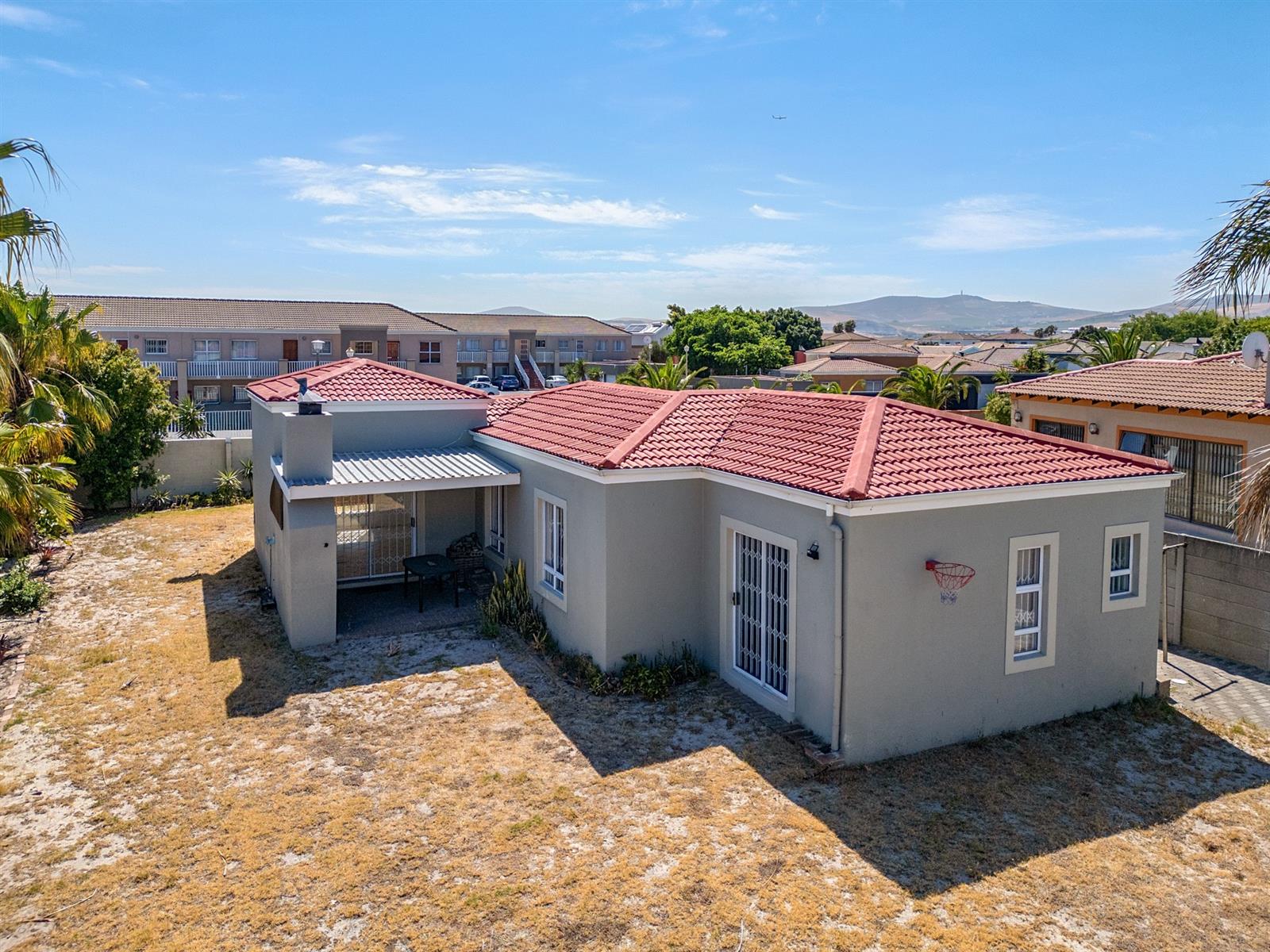 3-Bedroom House For Sale / Parklands