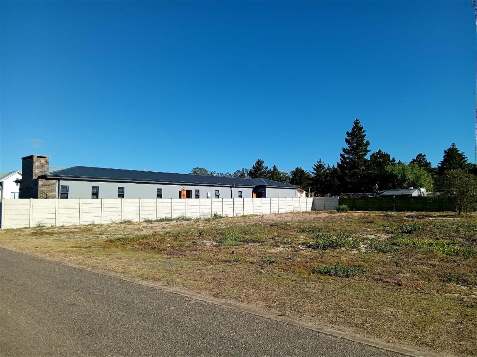 Large stand in Aloe Park with  no restrictions in building style