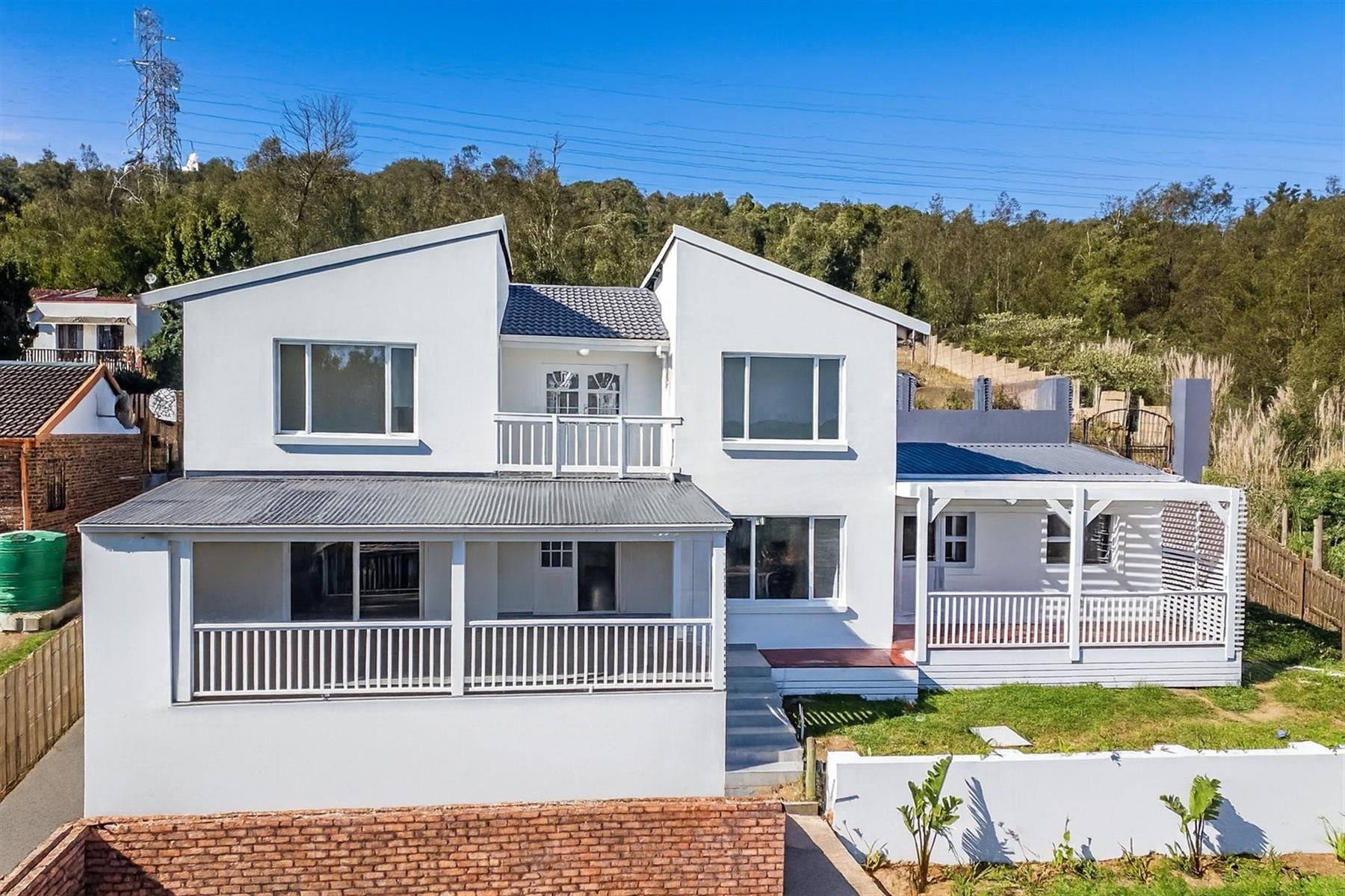 Newly Renovated Family Home With Lagoon Views