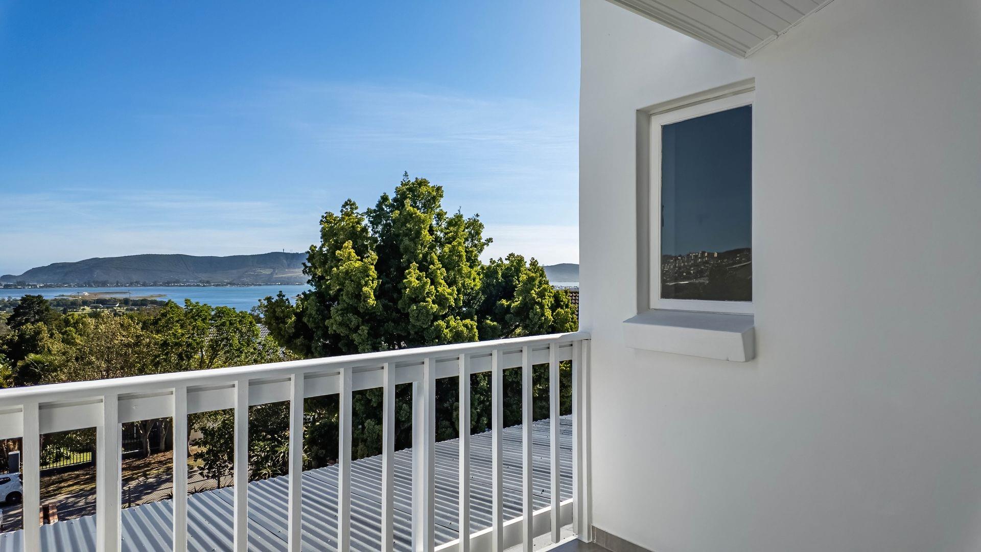 Newly Renovated Family Home With Lagoon Views