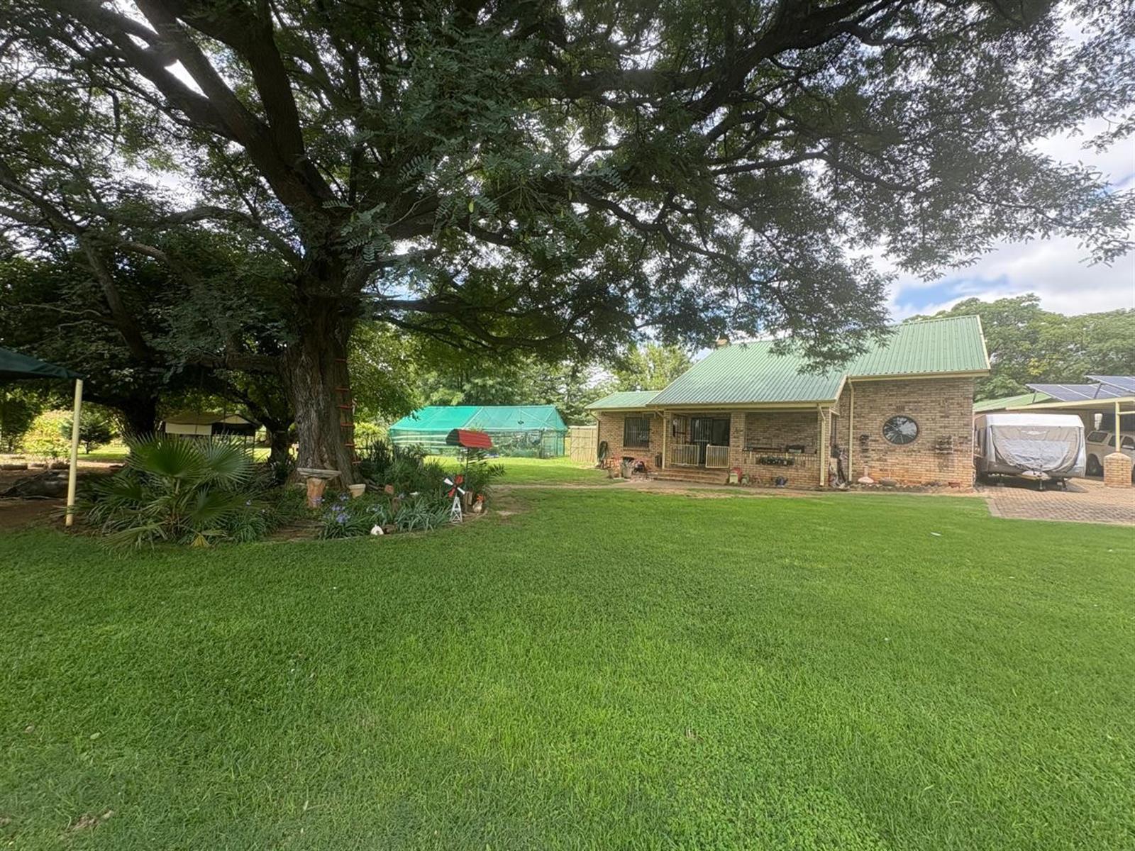 Off‑Grid Riverfront Retreat - 3‑Bedroom Home with Heated Pool on 5,000m² Smallholding in Ingogo