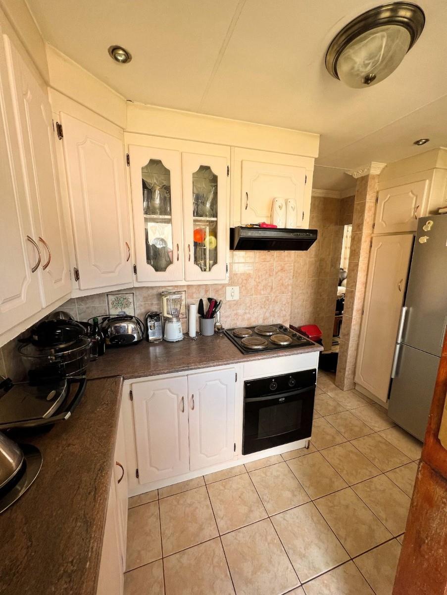 Modern 3-Bedroom Home for Sale in Morula View, Mabopane