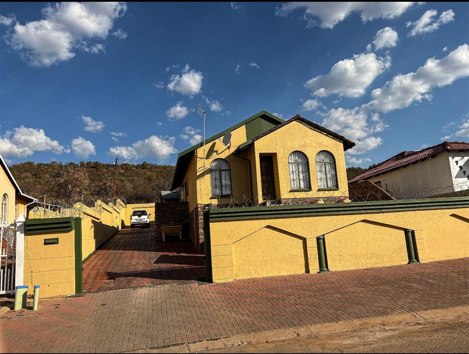 Modern 3-Bedroom Home for Sale in Morula View, Mabopane