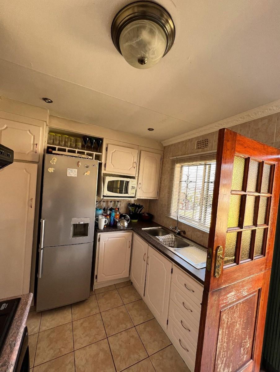 Modern 3-Bedroom Home for Sale in Morula View, Mabopane