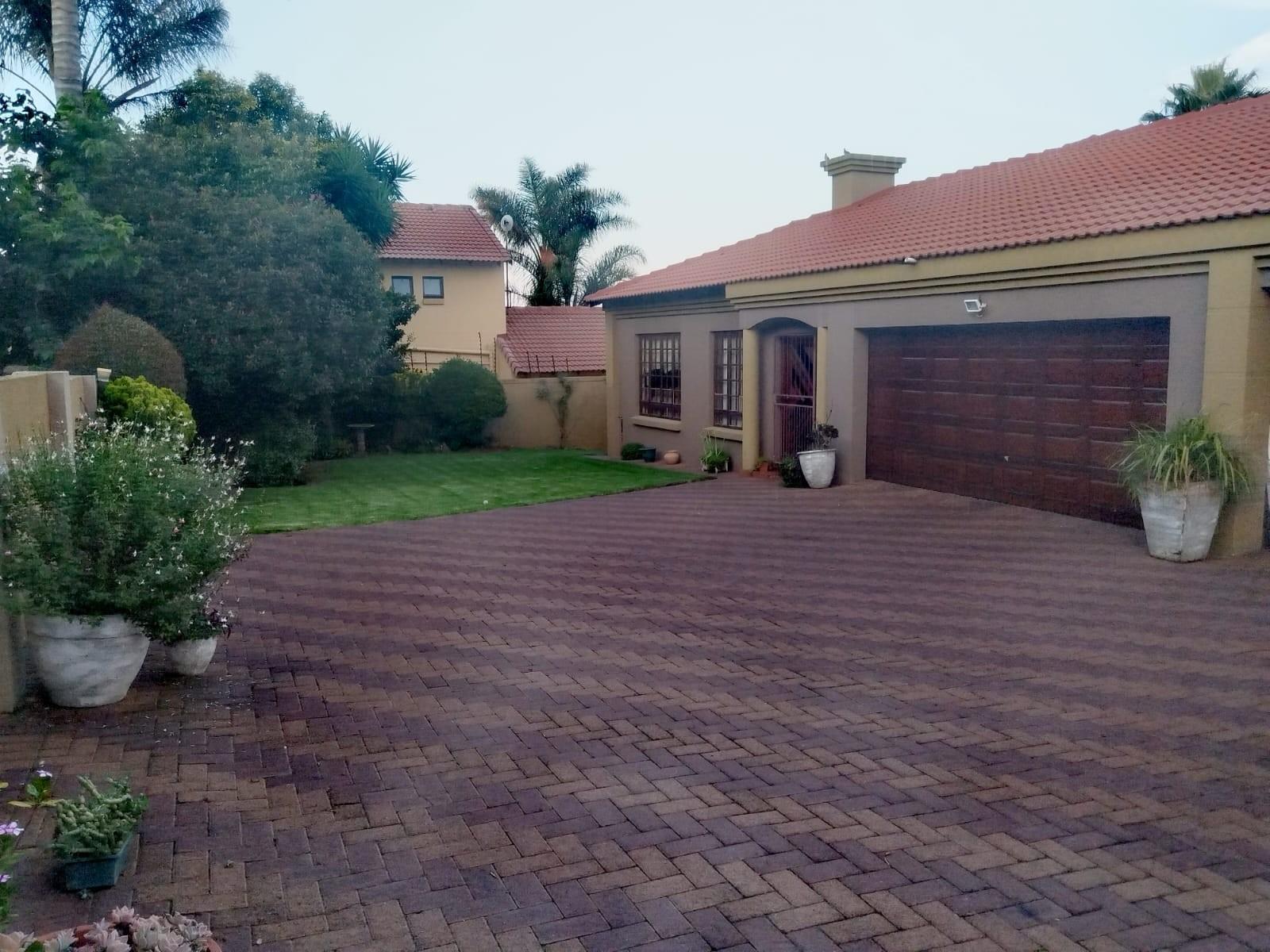Complex For Sale in Reyno Ridge, Witbank