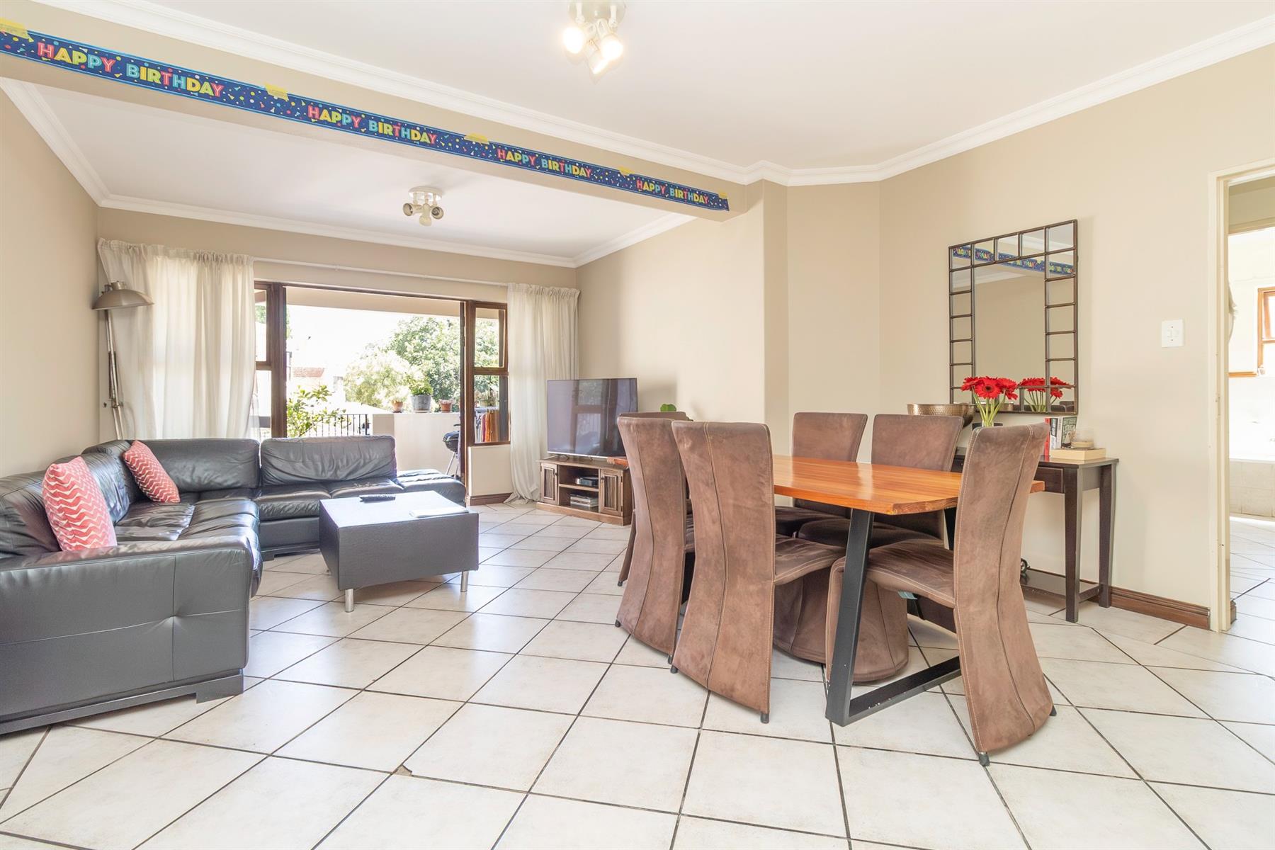 Spacious 2 Bed 2nd Floor Unit in Bantry Oval.