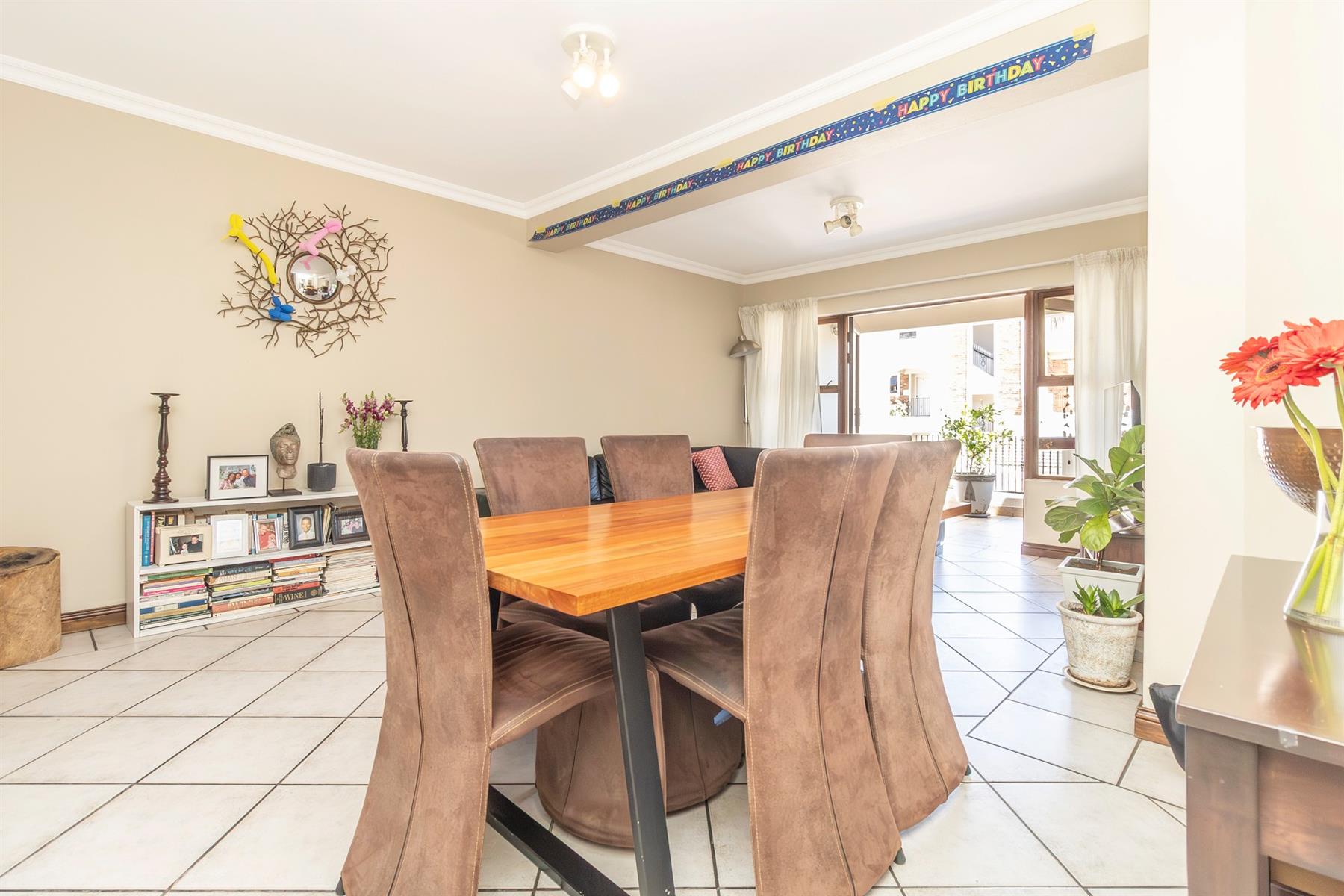 Spacious 2 Bed 2nd Floor Unit in Bantry Oval.