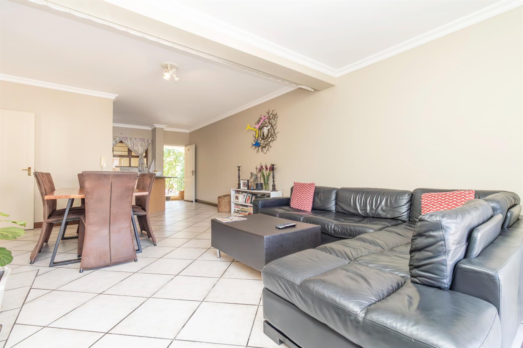 Spacious 2 Bed 2nd Floor Unit in Bantry Oval.
