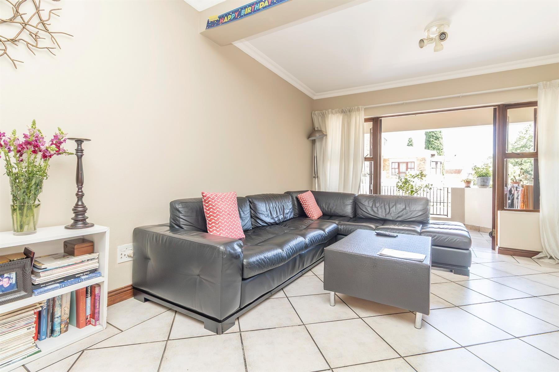 Spacious 2 Bed 2nd Floor Unit in Bantry Oval.