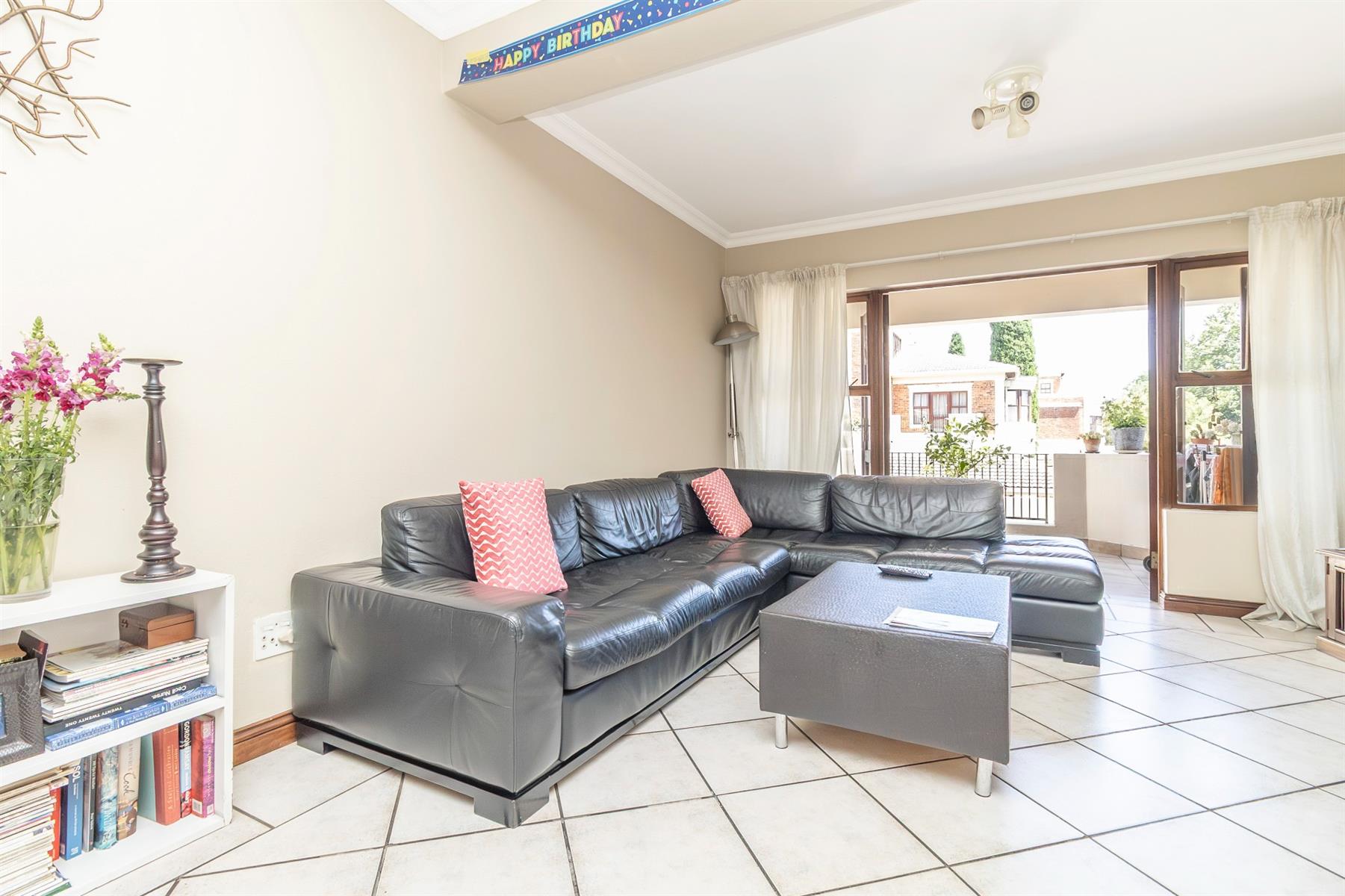 Spacious 2 Bed 2nd Floor Unit in Bantry Oval.