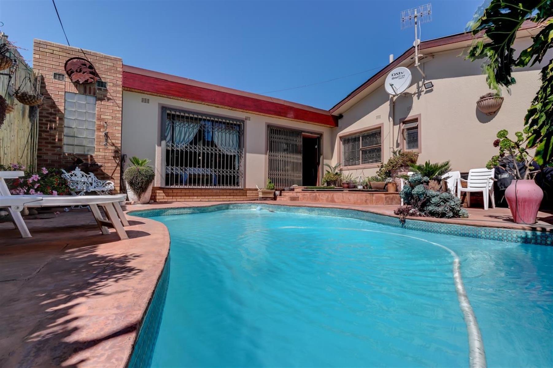 House For Sale in Townsend Estate, Goodwood