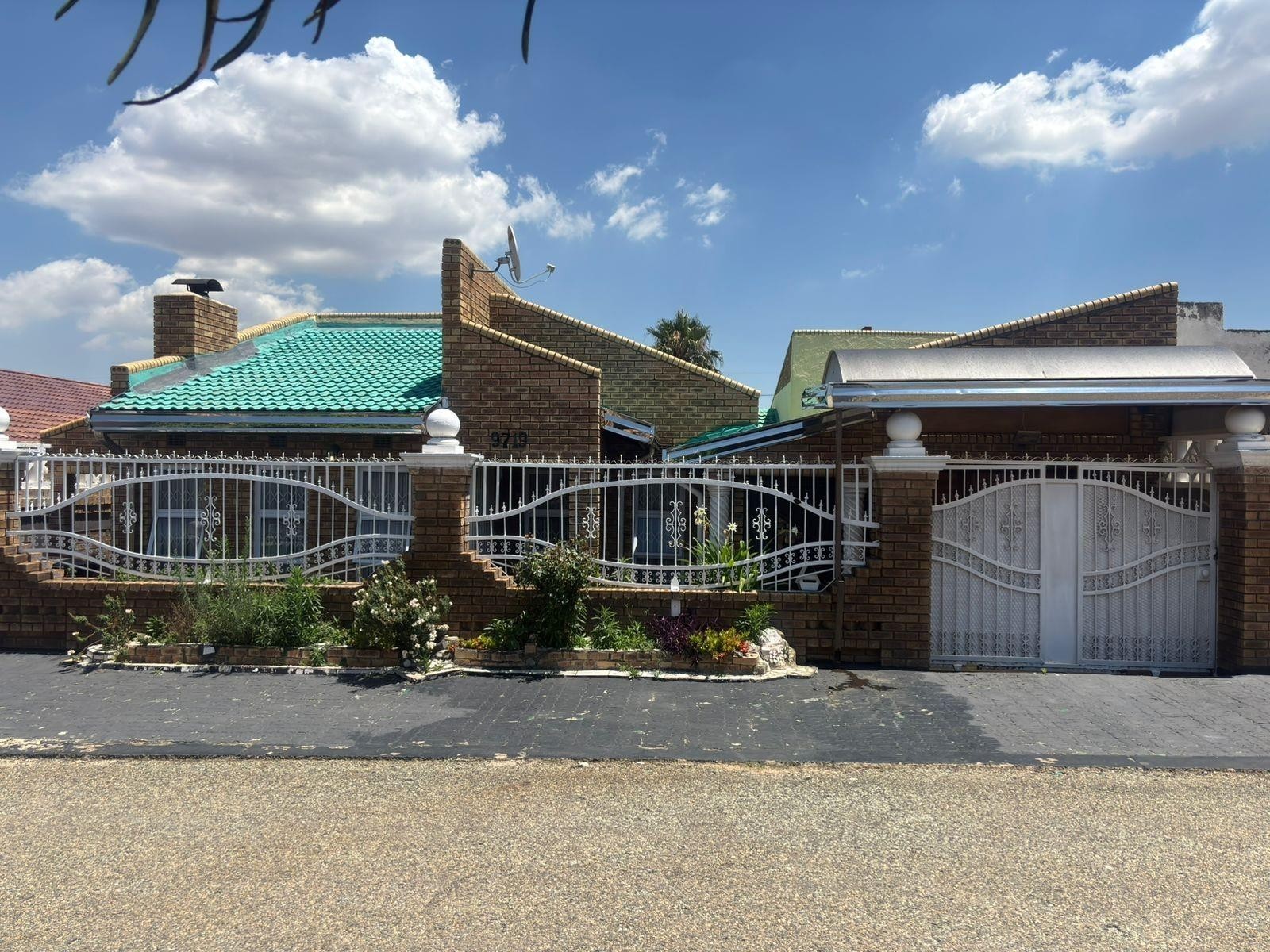 3 Bedroom House For Sale in Dobsonville Ext 3, Dobsonville, Soweto