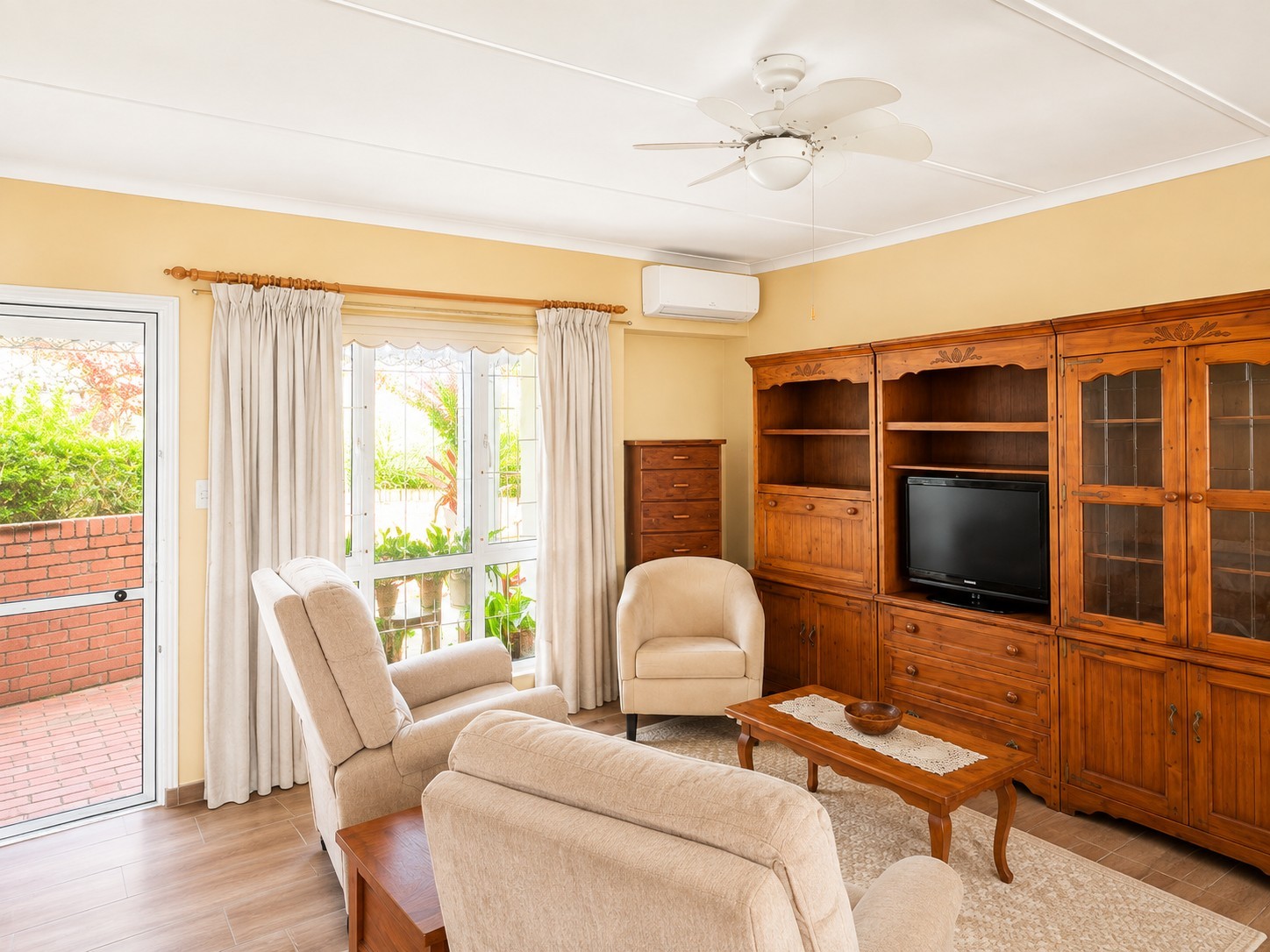 Townhouse for sale in Scottburgh Central, Scottburgh, KwaZulu Natal, 60 m²