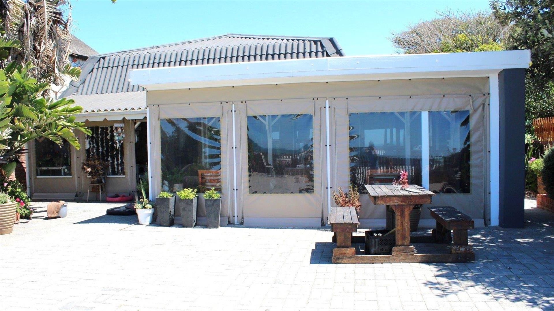 Beachfront Home with Private Beach Access in Ferreira Town - Jeffreys Bay